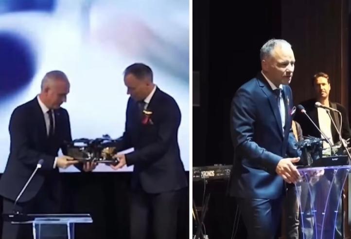 Sebastian Kawa na ceremonii wręczenia nagród Międzynarodowego Lotnika Roku 2025 w Turcji (fot. kadr z filmu Sebastiana Kawy)