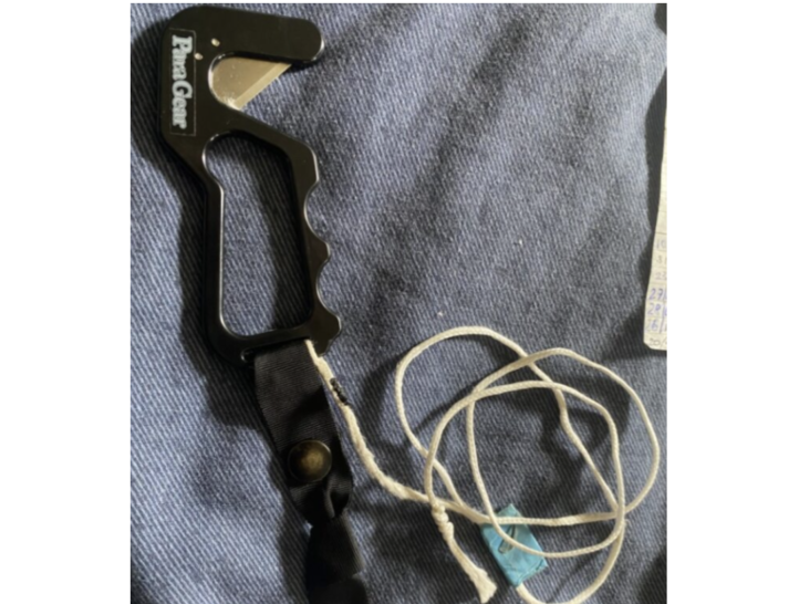 Zaczepienie spadochronu zapasowego na ogonie Cessny 208, fot. źródło_Grzegorz Iwan Kucharczyk