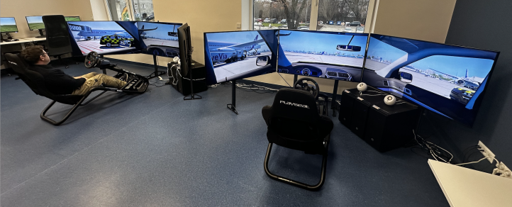 BCU SL w Radomiu. Symulator pojazdu lotniskowego.