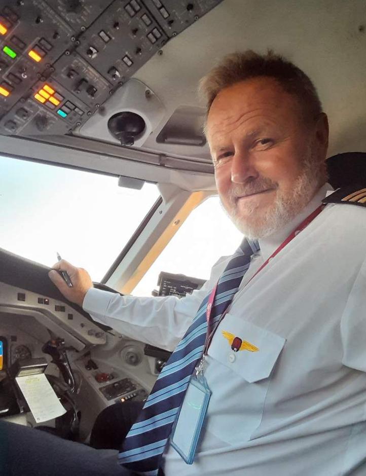 Dariusz Krzowski za sterami samolotu Saab (fot. Port Lotniczy Lublin)