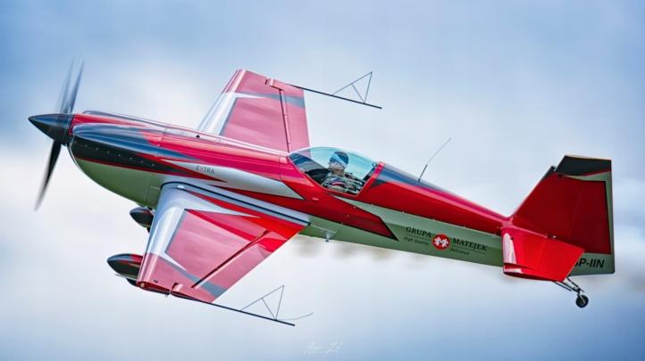 Extra 330SC (SP-IIN) w locie (fot. Aga Zel Photography)2