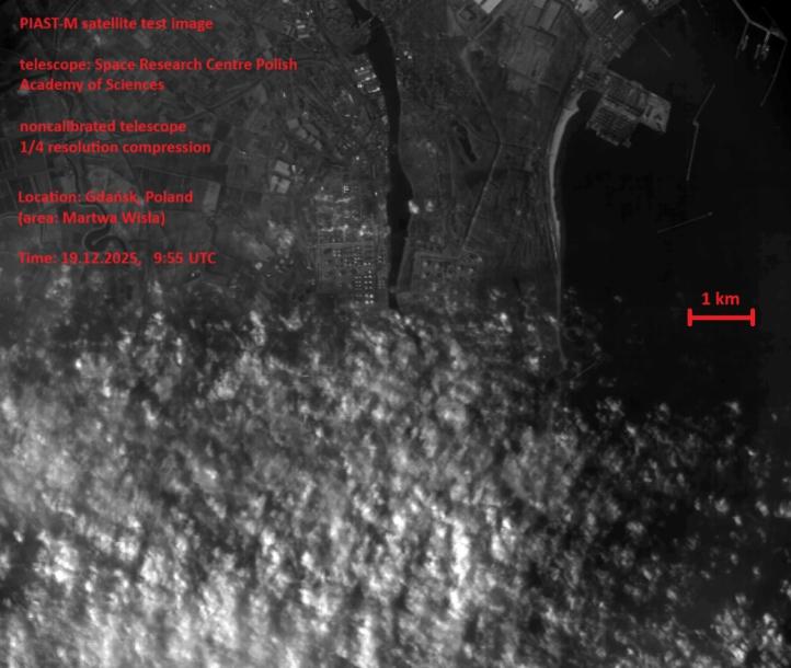 Gdańsk w Polsce - zdjęcie zrobione z polskiego satelity Piast (fot. WAT)