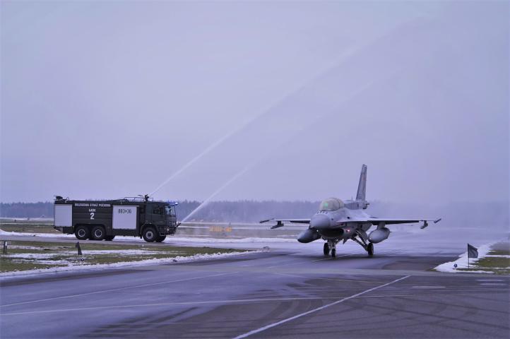 Pożegnanie z mundurem gen. dyw. pil. Dariusza Malinowskiego (fot. kpr. Dawid Ograbek)2