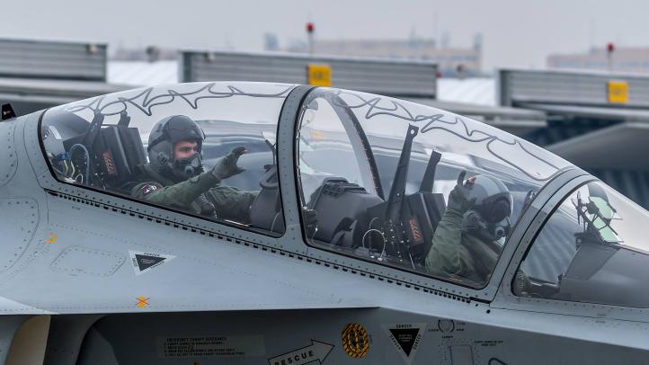 Podchorążowie Lotniczej Akademii Wojskowej za sterami M-346 Bielik (fot. 4 Skrzydło Lotnictwa Szkolnego)