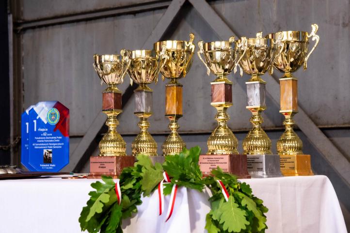 Puchary dla zwycięzców Lotu Południowo-Zachodniej Polski im. Franciszka Żwirki (fot. Aeroklub Krakowski)