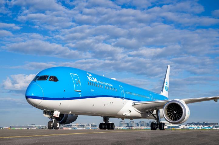 B787-10 KLM na płycie lotniska (fot. KLM)