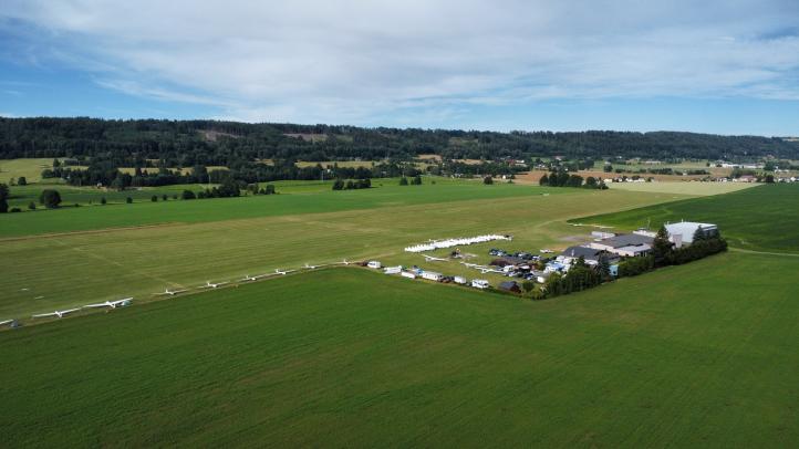 Lotnisko Dwór Kralove nad Labem (LKDK) w Czechach (fot. Karkonoskie Stowarzyszenie Szybowcowe)