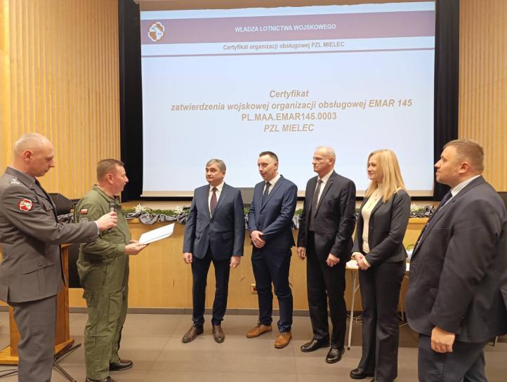 PZL Mielec z wojskowym certyfikatem EMAR 145 od Władzy Lotnictwa Wojskowego (fot. PZL Mielec)2