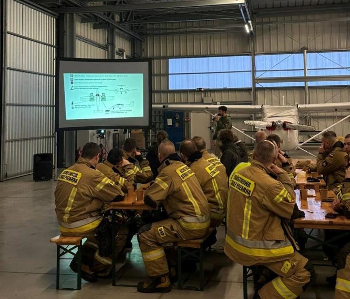 Podsumowanie ćwiczenia 'Lotnisko 2026' na lotnisku Kąkolewo (fot. Lotnisko Kąkolewo EPPG, Facebook)