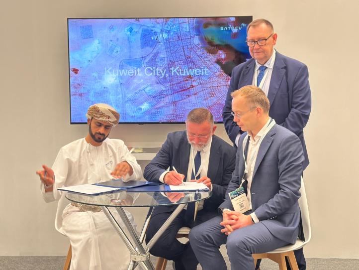 SatRev podpisał umowę z ETCO SPACE na monitoring sieci gazowych w Omanie (fot. SatRev)