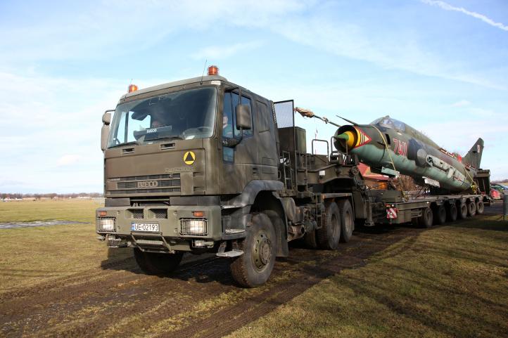Su-22 M4 dotarł na lotnisko w Świebodzicach (Fot. Piotr Strzelecki)
