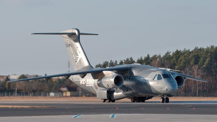 Embraer KC-390 Millennium na lotnisku w Bydgoszczy (fot. Krzysztof Dymel, Port Lotniczy Bydgoszcz, Facebook)