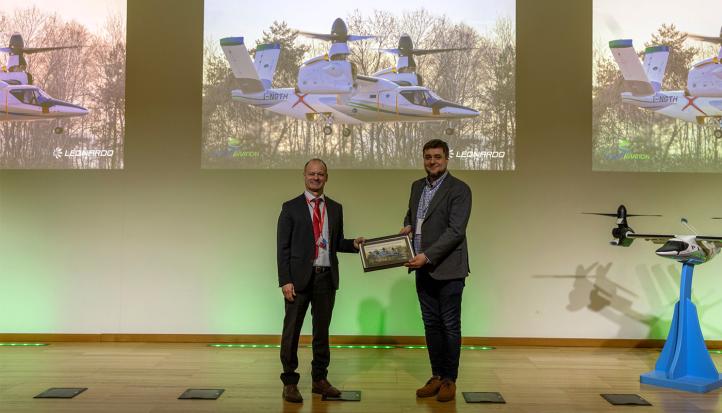 Koordynator projektu Marek Tabor odebrał nagrodę w imieniu zespołu (fot. Łukasiewicz – Instytut Lotnictwa)