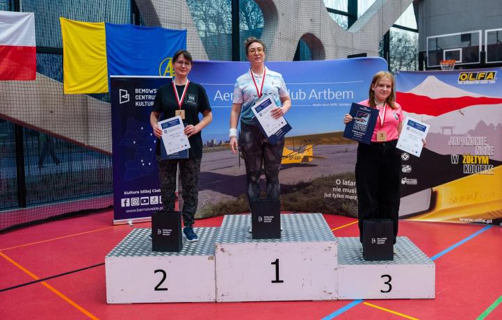 Międzynarodowe Zawody Modeli Szybowców Halowych F1N WARSAW CUP - podium klasyfikacji Kobiet (fot. Bogdan Wierzba)