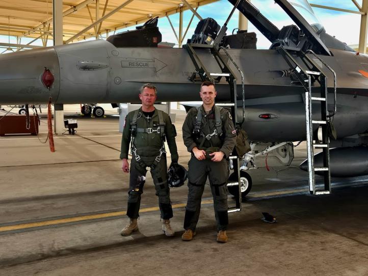 Piloci-instruktorzy 4 Skrzydła Lotnictwa Szkolnego z wizytą w Test Pilot School (fot. 4 Skrzydło Lotnictwa Szkolnego)3