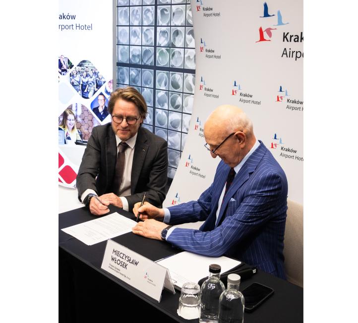 Podpisanie listu intencyjnego między Krakow Airport Hotel a grupą Accor (fot. Kraków Airport)
