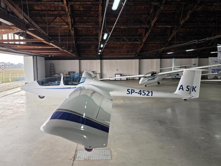 Szybowiec ASK 21B (SP-4521) Aeroklubu Ostrowskiego (fot. Aeroklub Ostrowski)4