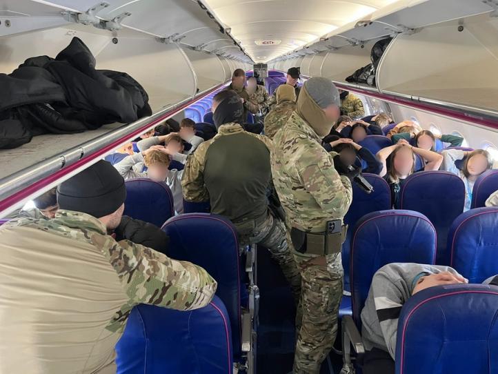 Zmagania antyterrorystyczne na gdańskim lotnisku  (fot. Morski OSG)