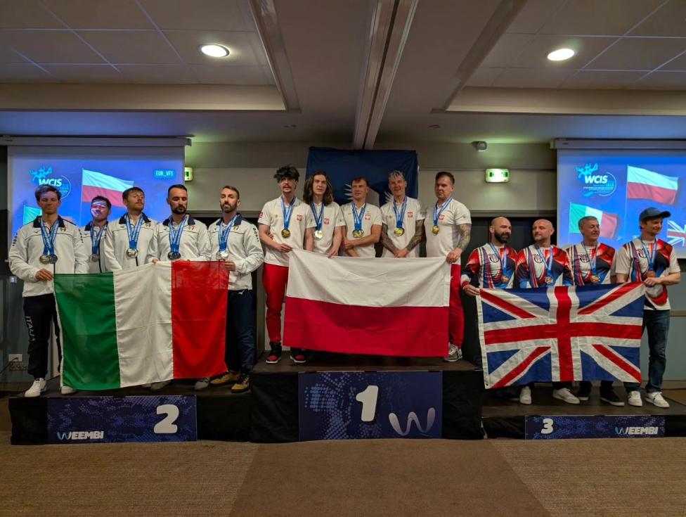 4. Mistrzostwa Europy w Indoor Skydiving kat. 4-WAY VFS - podium (fot. WCIS 2026 - Lille, Facebook)