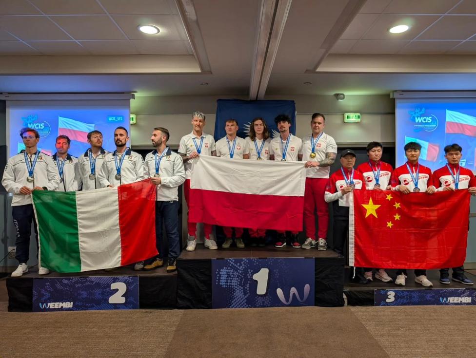 6. Puchar Świata w Indoor Skydiving kat. 4-WAY VFS - podium (fot. WCIS 2026 - Lille, Facebook)