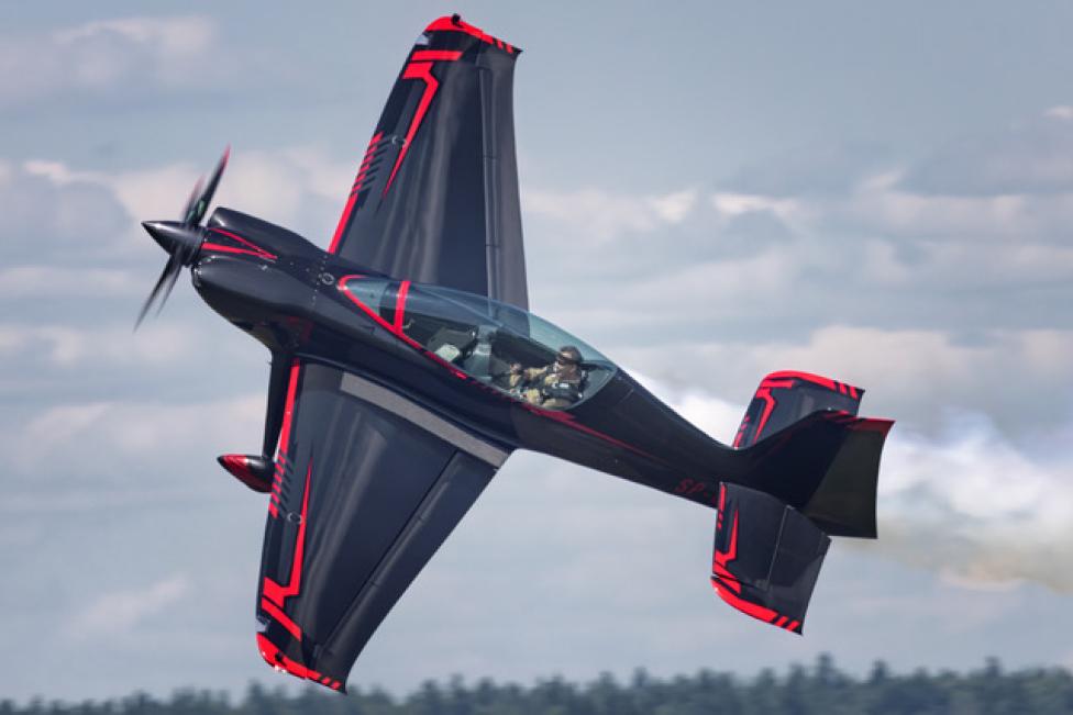 Artur Kielak za sterami samolotu Gamebird GB1 (fot. Mateusz Jakubowski)2