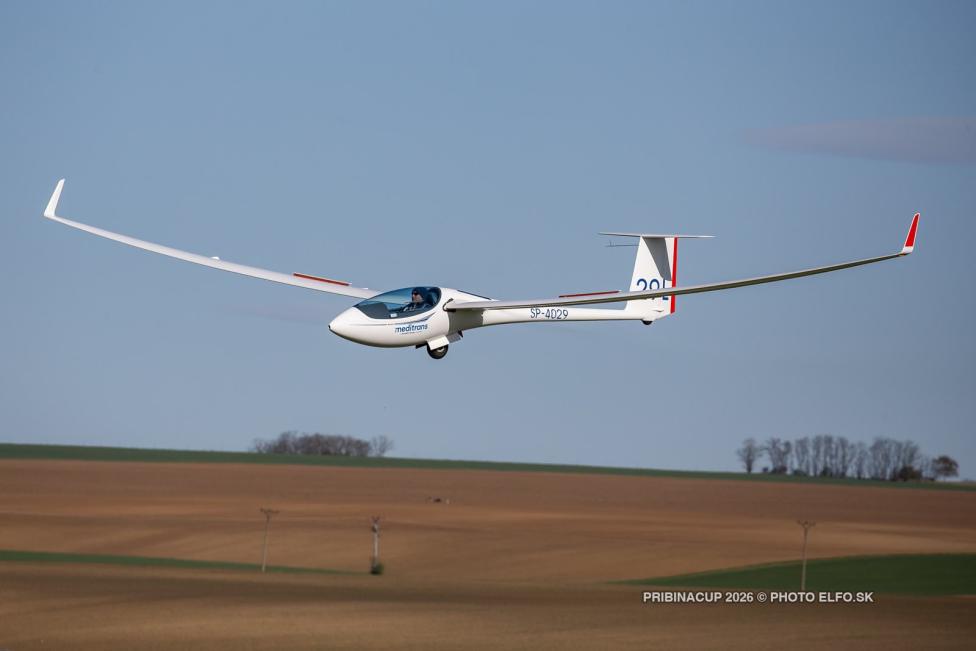 Bogdan Dorożko w szybowcu ASG-29 18m (fot. PHOTO ELFO.SK)