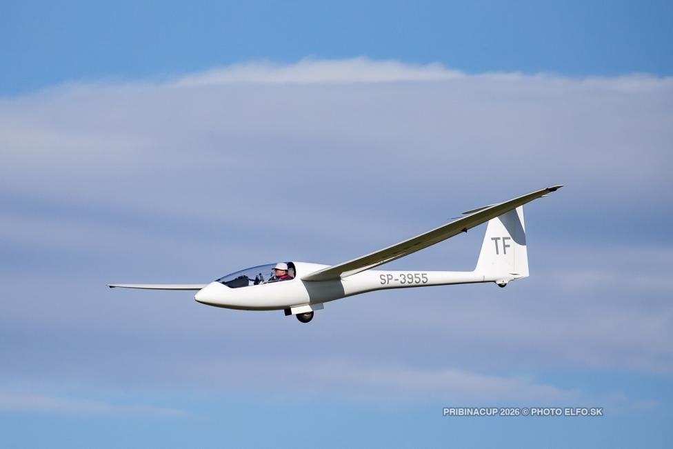 Mateusz Kruszyński w szybowcu SZD-55 Promyk (fot. PHOTO ELFO.SK)