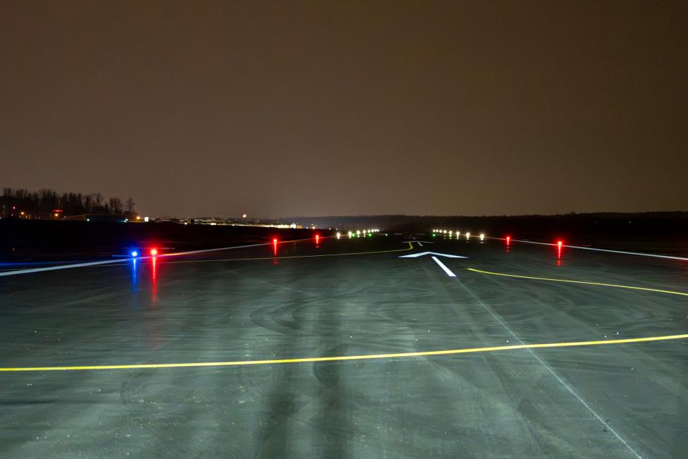 Nowe oświetlenie na lotnisku Muchowiec w Katowicach (fot. KAW, Drogopol, Facebook)3