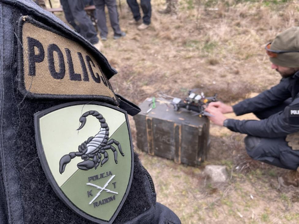 Szkolenie 'Reakcja Policji na zagrożenia dronowe i działania dywersyjne' (fot. KWP w Radomiu)2