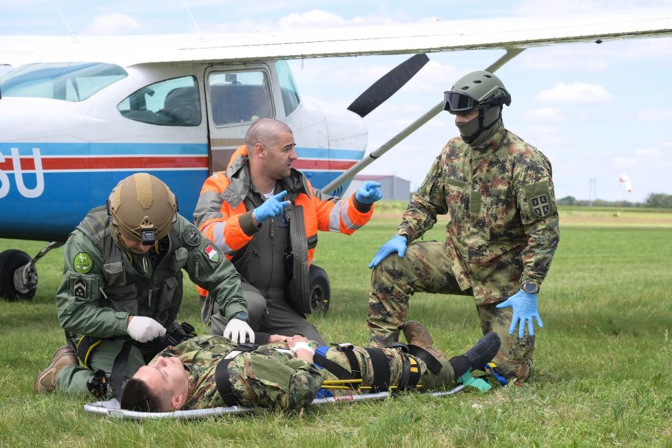 Ćwiczenia lotnicze z zakresu transgranicznej akcji poszukiwawczo-ratowniczej 'Cross Landing 2026' (fot. Ministerstwo Obrony i Siły Zbrojne Serbii, Facebook)4