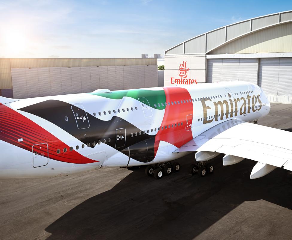 A380 linii Emirates z nowym malowaniem flagi ZEA (fot. Emirates)2
