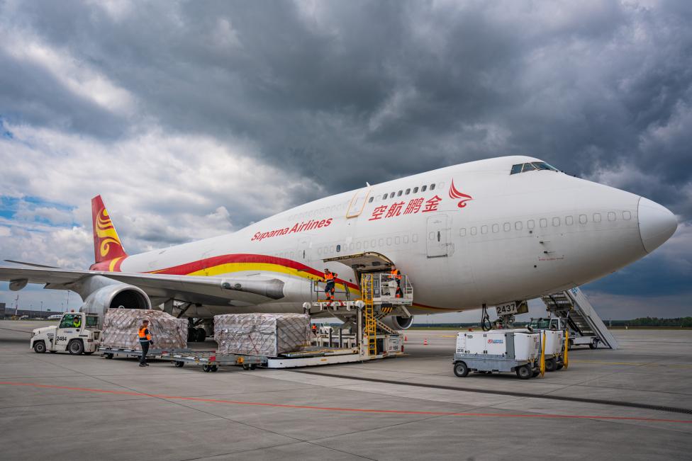 B747-400BDSF Suparna Airlines na katowickim lotnisku (fot. Piotr Adamczyk)3