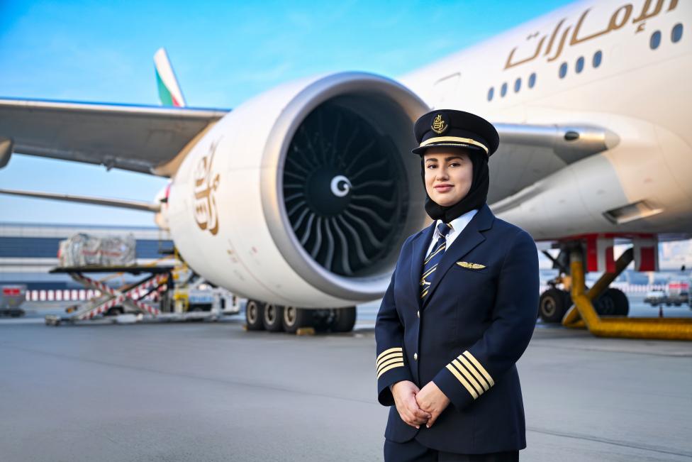 Kobieta pilot ze Zjednoczonych Emiratów Arabskich awansowana na stanowisko kapitana (fot. Emirates)2