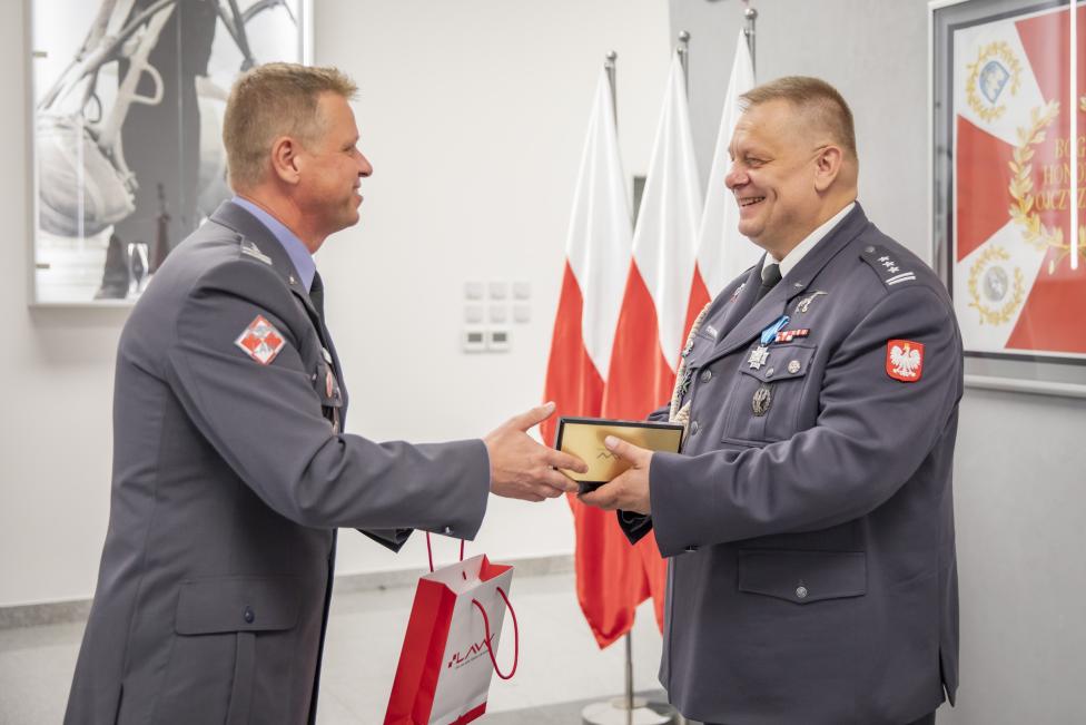 Pożegnanie płk pil. Wojciecha Wróblewskiego z Lotniczą Akademią Wojskową (fot. Lotnicza Akademia Wojskowa)3
