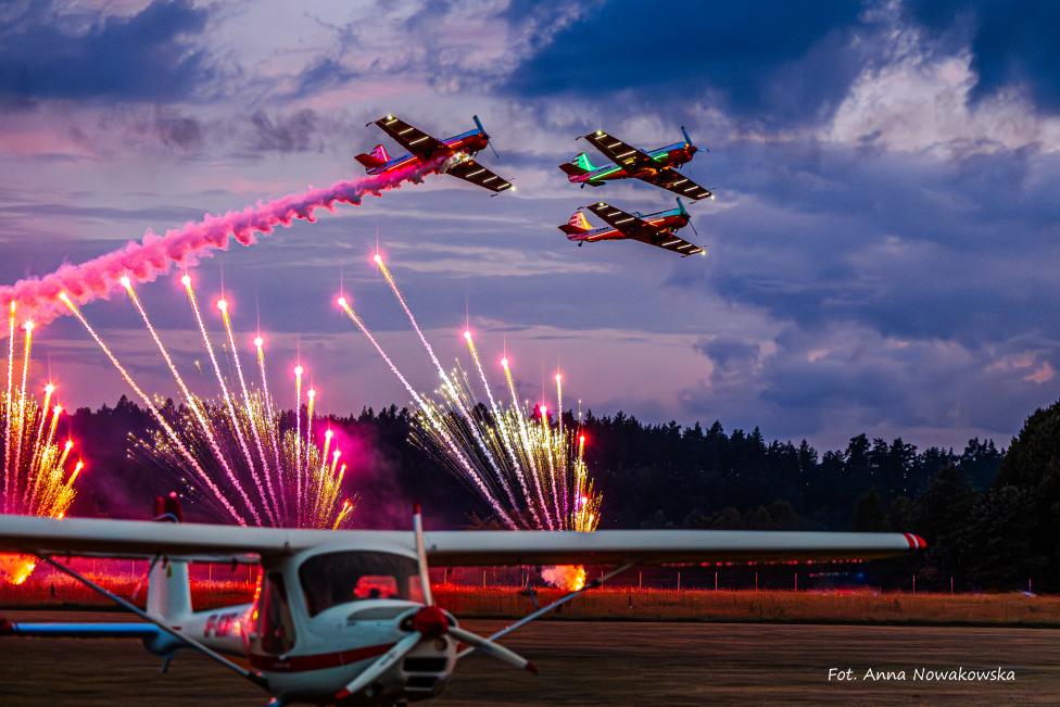 Rodzinny Piknik Lotniczy w Gryźlinach - pokaz nocny (fot. Anna Nowakowska)