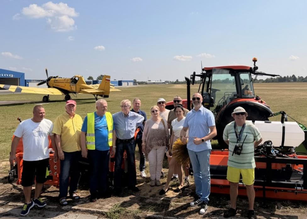 Nowy sprzęt do utrzymania lotniska w Aeroklubie Ziemi Piotrkowskiej, fot. AZP