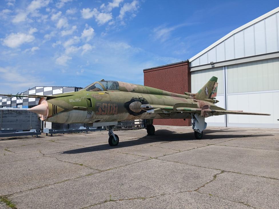 Przetarg na sprzedaż kadłubów samolotów Su-22, fot. WZL2
