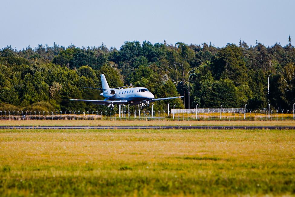 Cessna Citation XLS+ operatora Vela Aviation Limited ląduje na Lotnisku Mielec (fot. Przemysław Cynkier)