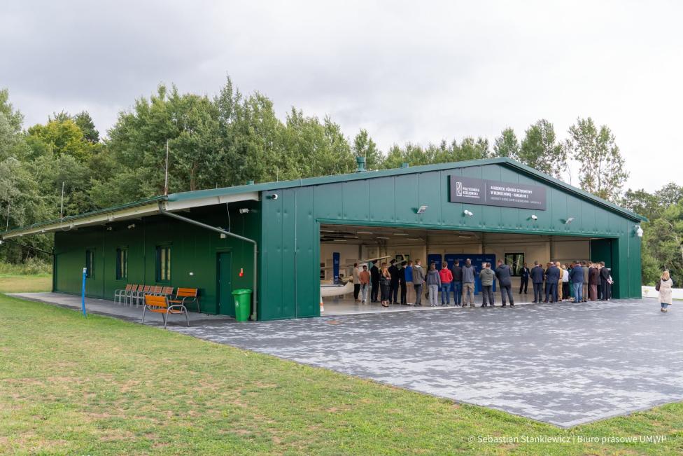 Nowy hangar dla szybowców w Bezmiechowej Górnej (fot. Sebastian Stankiewicz, Biuro prasowe UMWP)4