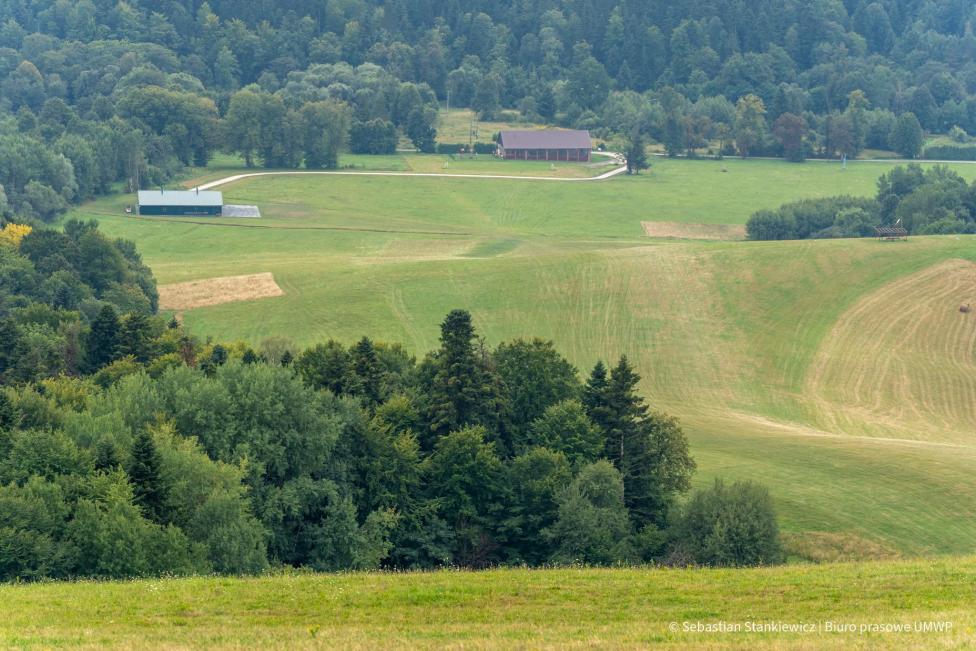 Nowy hangar dla szybowców w Bezmiechowej Górnej (fot. Sebastian Stankiewicz, Biuro prasowe UMWP)5