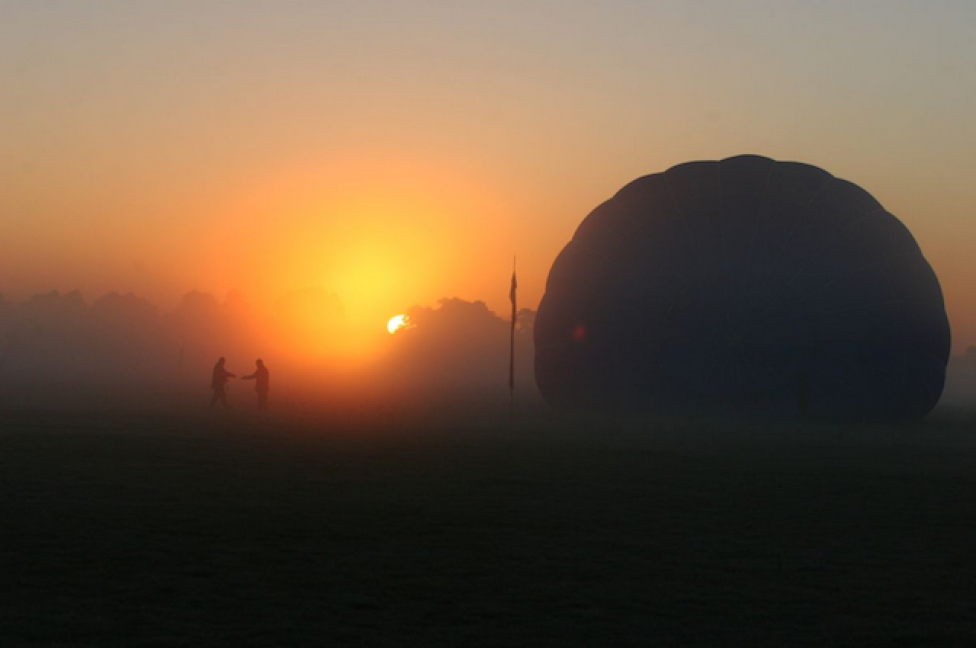 Balon we mgle, fot. Jerzy Adamowicz (zwycięzca fotograficznego konkursu GASPOL w 2013 roku)