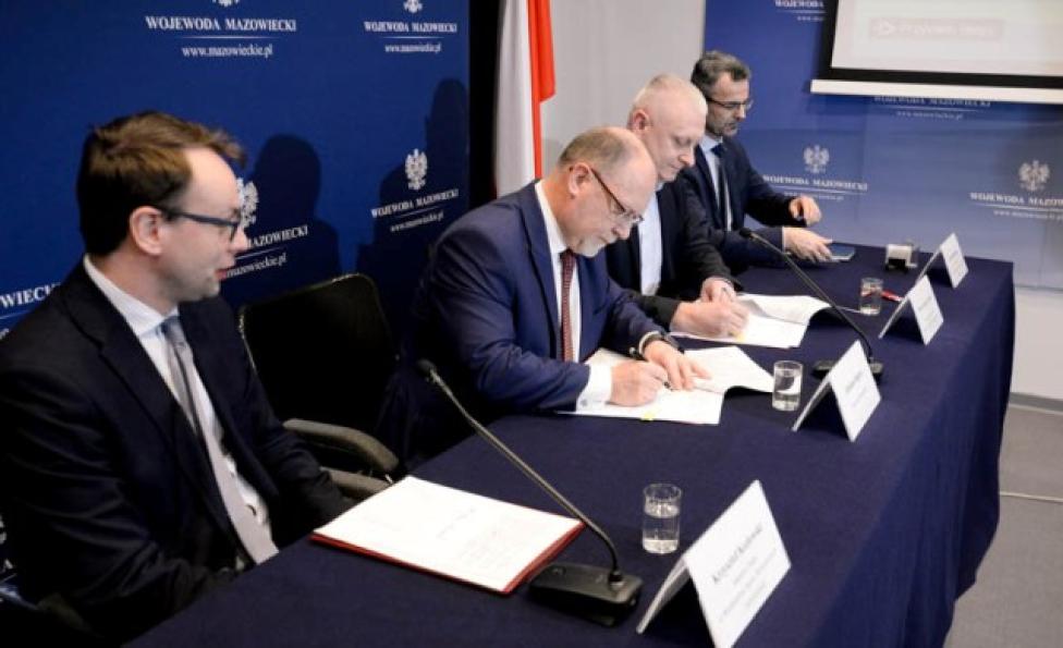 Podpisanie umowy na instalację bramek biometrycznych na Lotnisku Chopina i Lotnisku Warszawa-Modlin (fot. mswia.gov.pl)