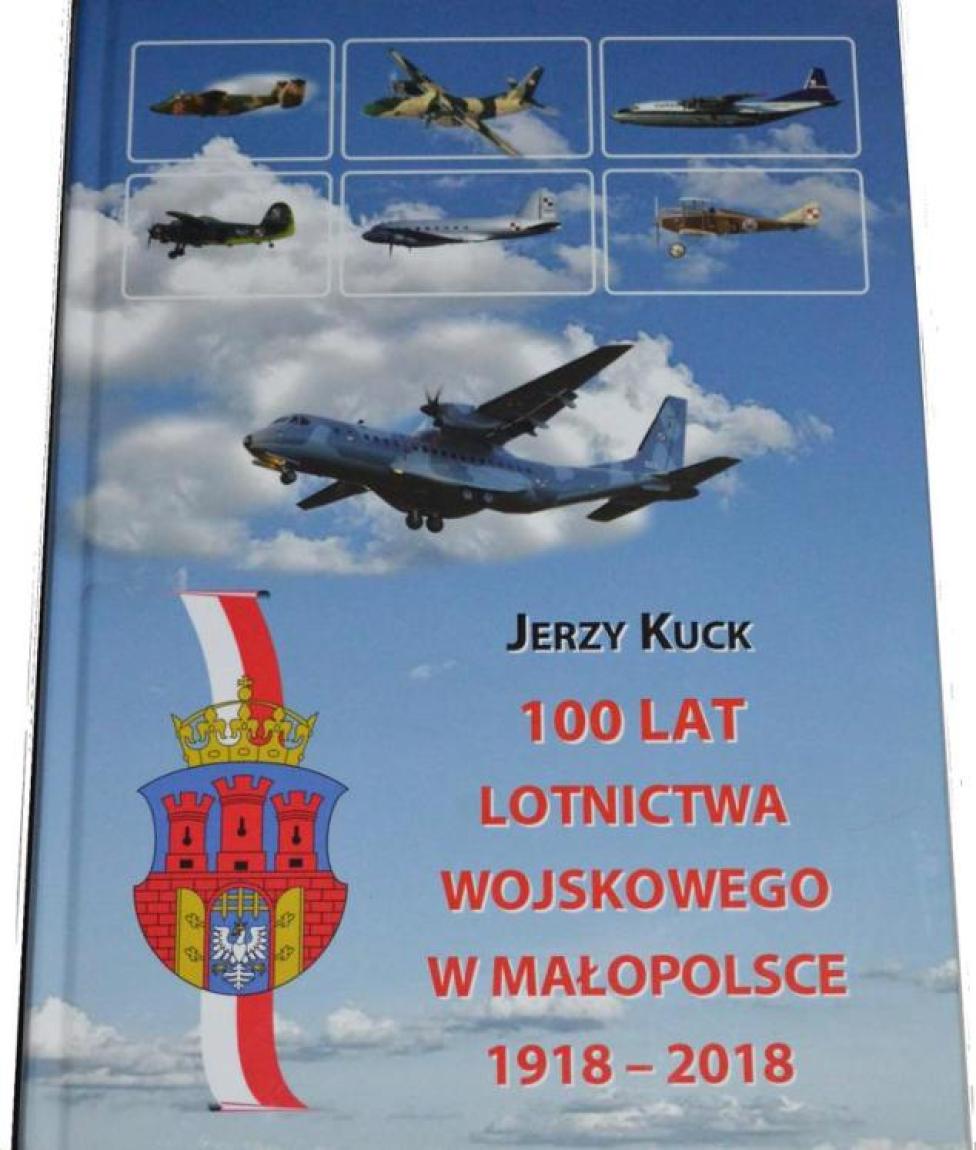 Książka „100 lat lotnictwa wojskowego w Małopolsce 1918 – 2018” (fot. KKSL)