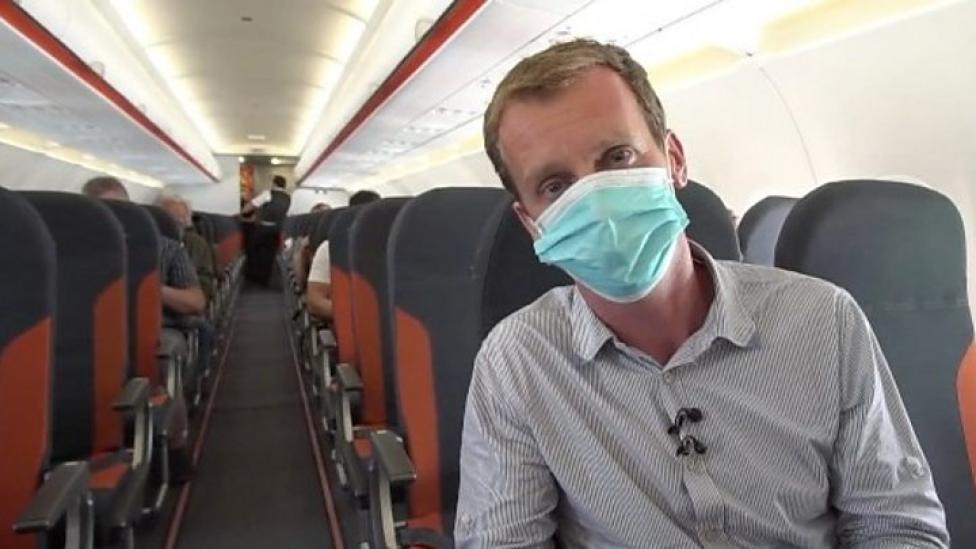 Podróż samolotem w czasch COVID-19, fot. BBC