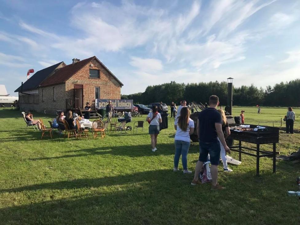 Grill & hangar party na lądowisku w Milewie