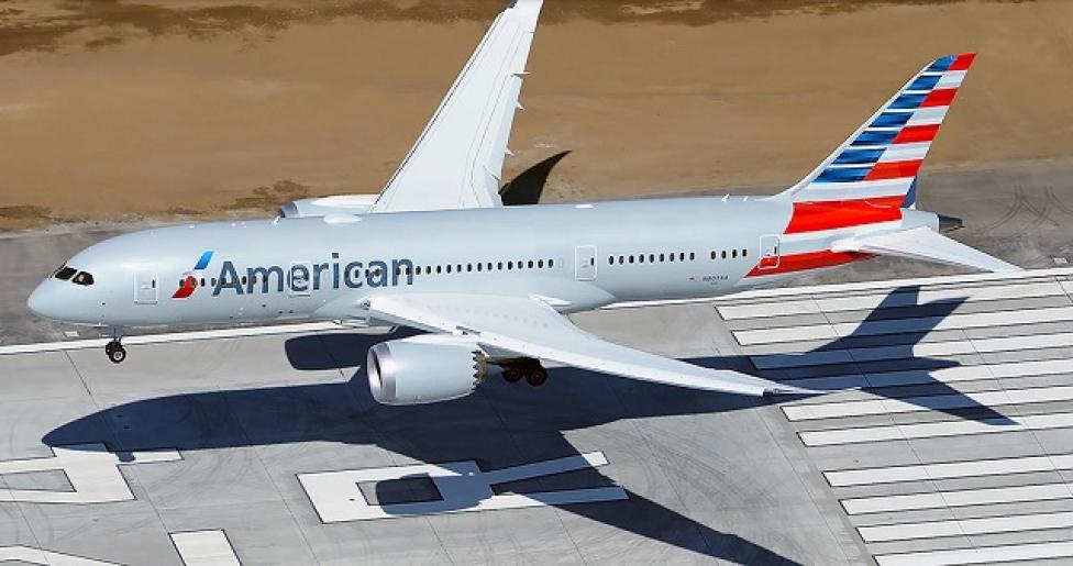 B787 American Airlines w końcowej fazie podejścia, fot. thedrive.com