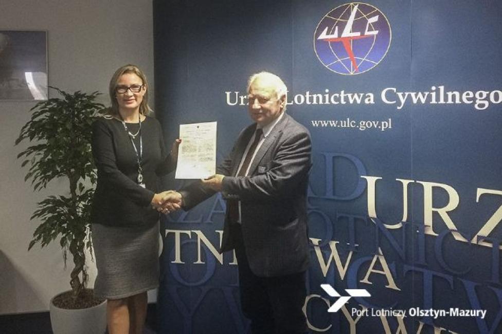Wręczenie certyfikau METEO dla Potru Lotniczego Olsztyn Mazury (fot. mazuryairport.pl)