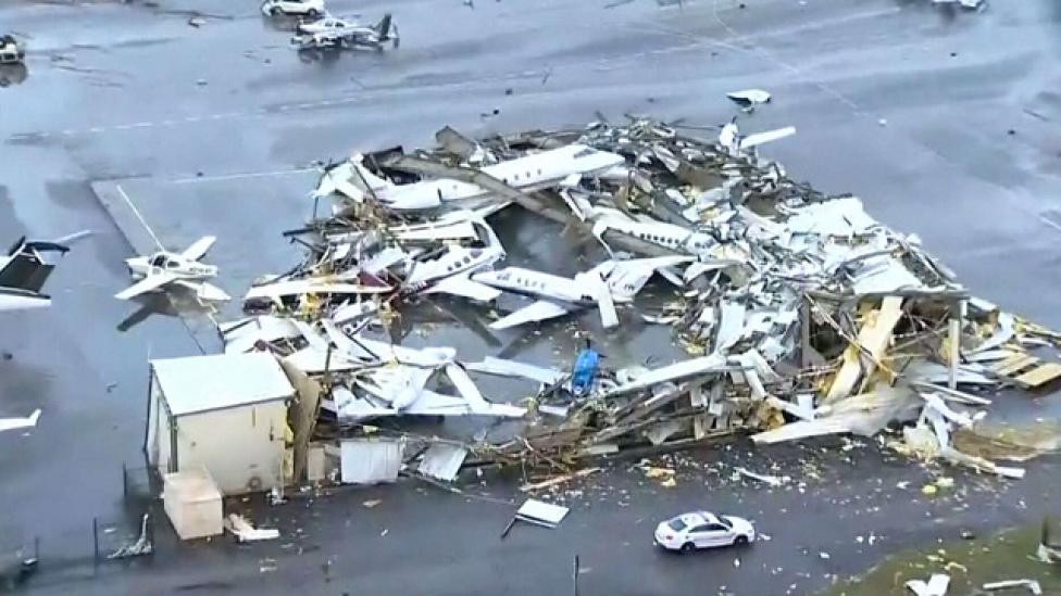 Zniszczenia na lotnisku w Nashville, fot. foxnews 