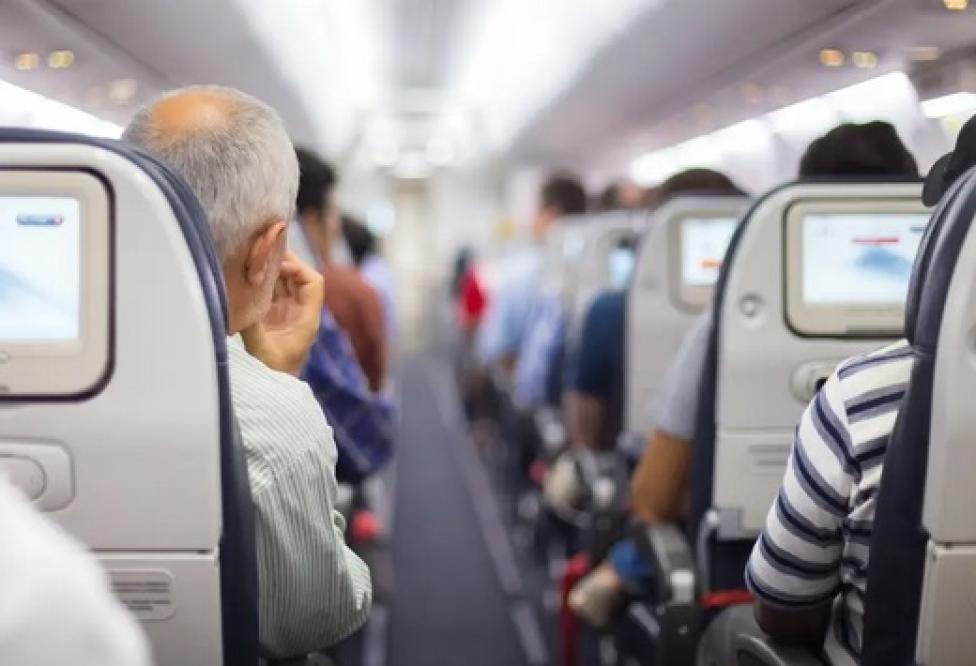 Pasażerowie na pokładzie samolotu, fot. Business Insider