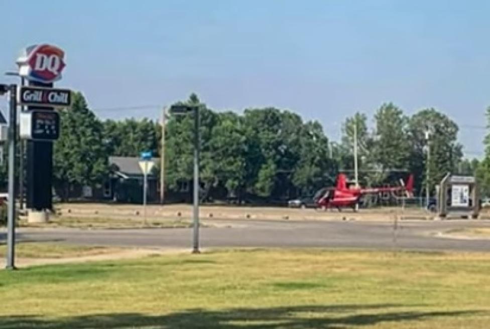 Lądowanie śmigłowca R44 przed barem Dairy Queen, fot. youtube